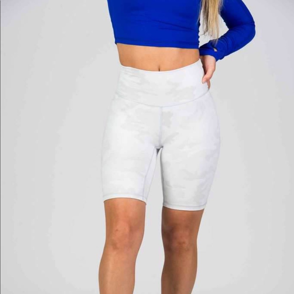 P’tula The Mystique Short 8” — Mystique White
